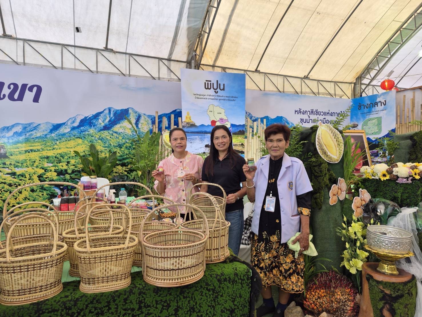พช.ลานสกา : เยี่ยมเยียน ให้กำลังใจผู้ประกอบการ OTOP ในงาน “พลังชุมชนกระตุ้นเศรษฐกิจนครศรีธรรมราช” ประจำปี 2569
